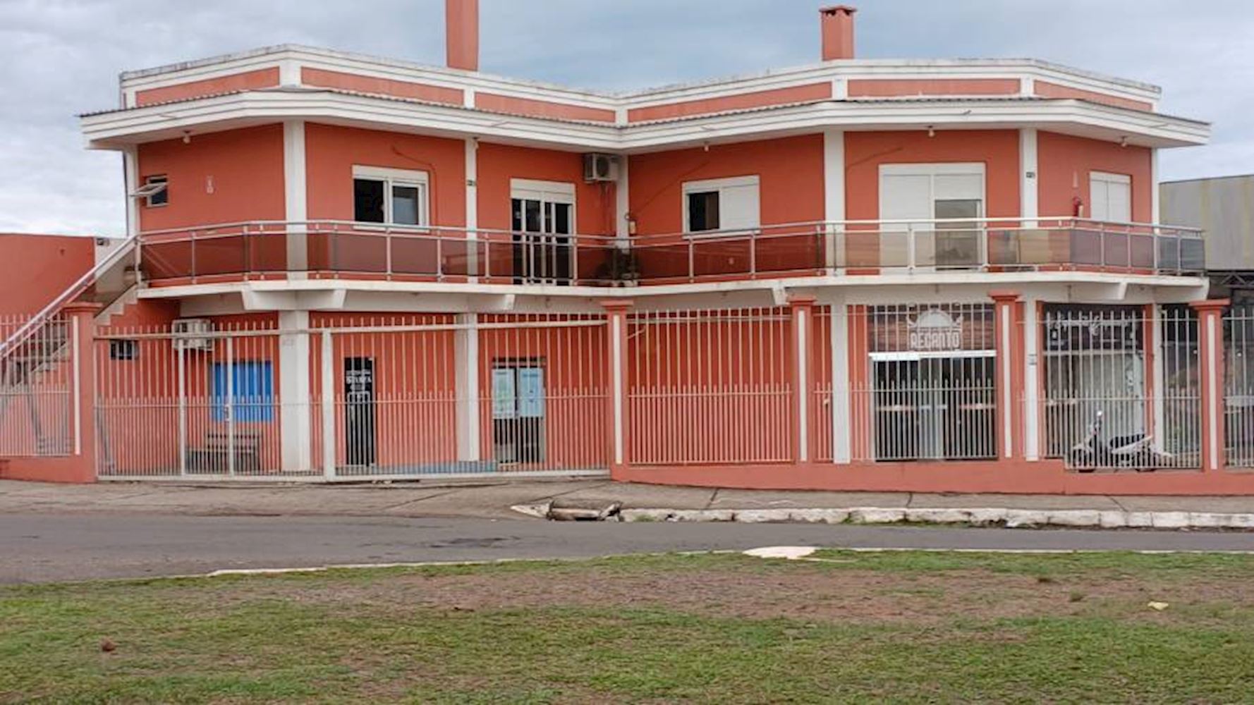 Loja Comercial no "Cond. Água Azul" - Gaspar Dutra - Santiago/RS