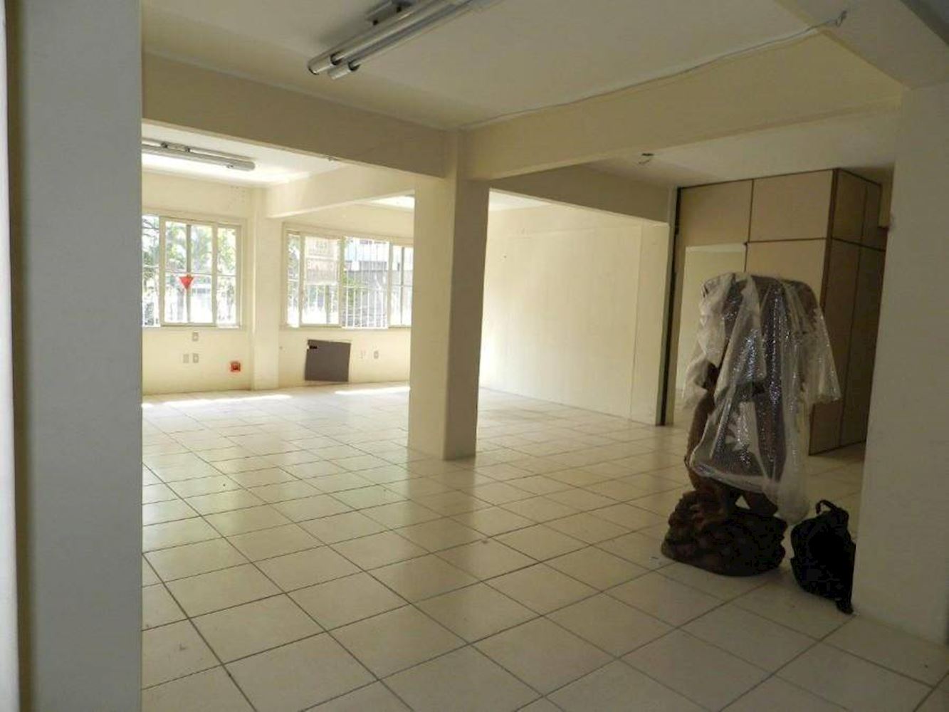 Sala Comercial no "Ed. Estoril" - Independência - Porto Alegre/RS — foto 4