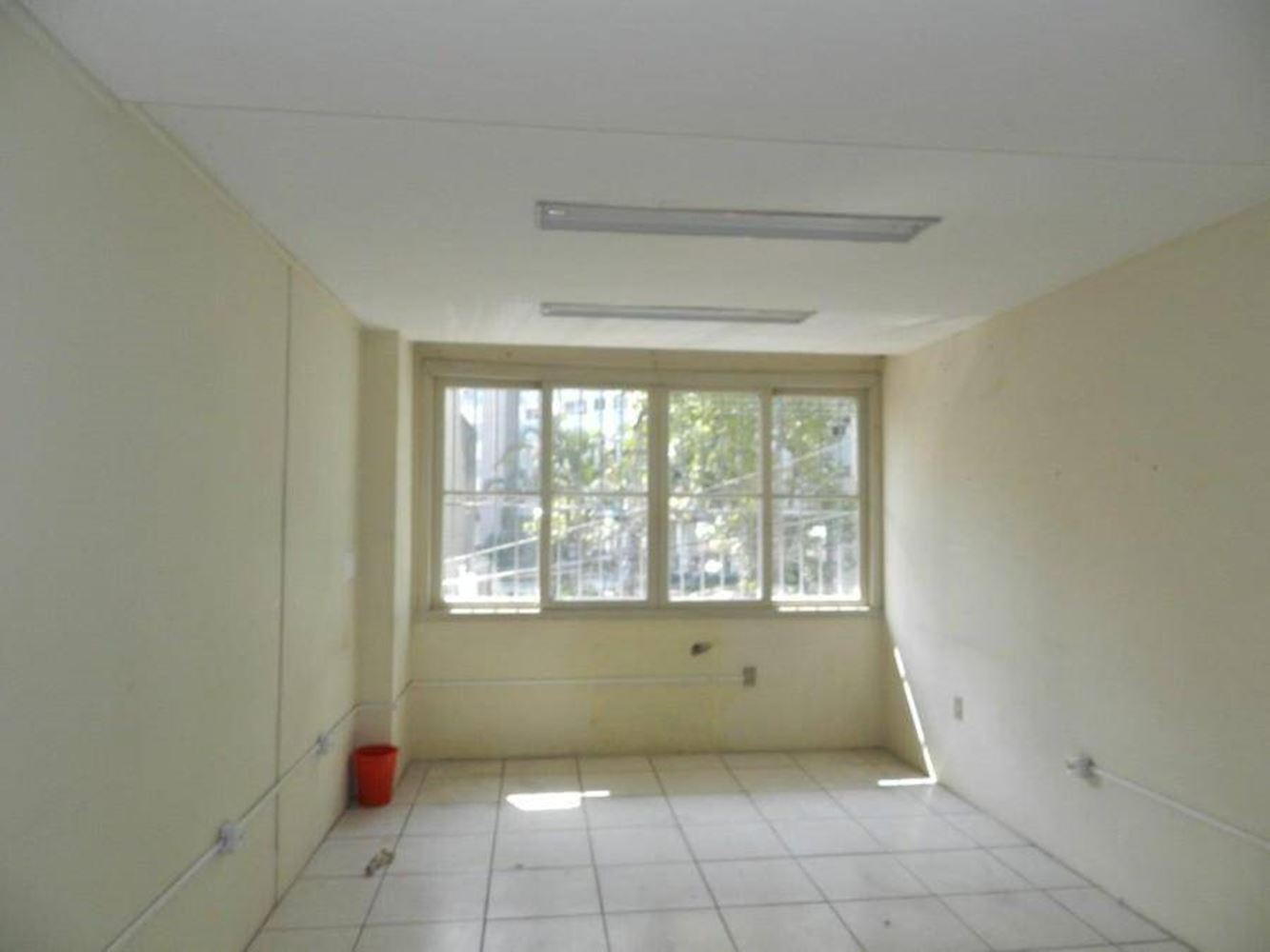 Sala Comercial no "Ed. Estoril" - Independência - Porto Alegre/RS — foto 5