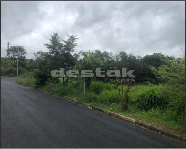 Terreno com 615m² em Lindóia