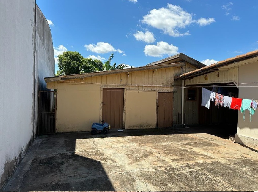 Casa e Galpão, A.T.: 562m², A.C.: 215m², Tapejara/PR