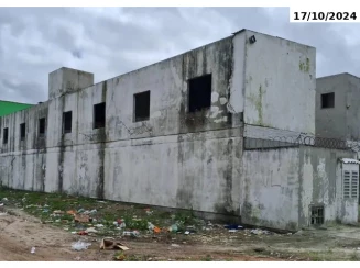 Terreno c/ prédio abandonado - R. Guilherme Echenique — foto 2