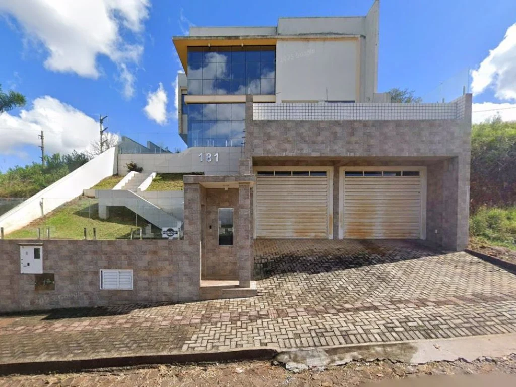 Casa de Alto Padrão com 310 m² (área construída) - Xanxerê - SC