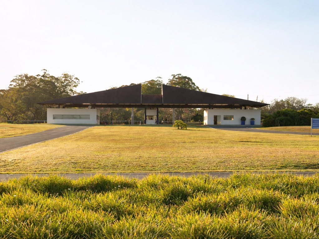 Terreno 900 m² e 288 m² (área construída) - Thermas de Santa Barbara - Águas de Santa Bárbara - SP