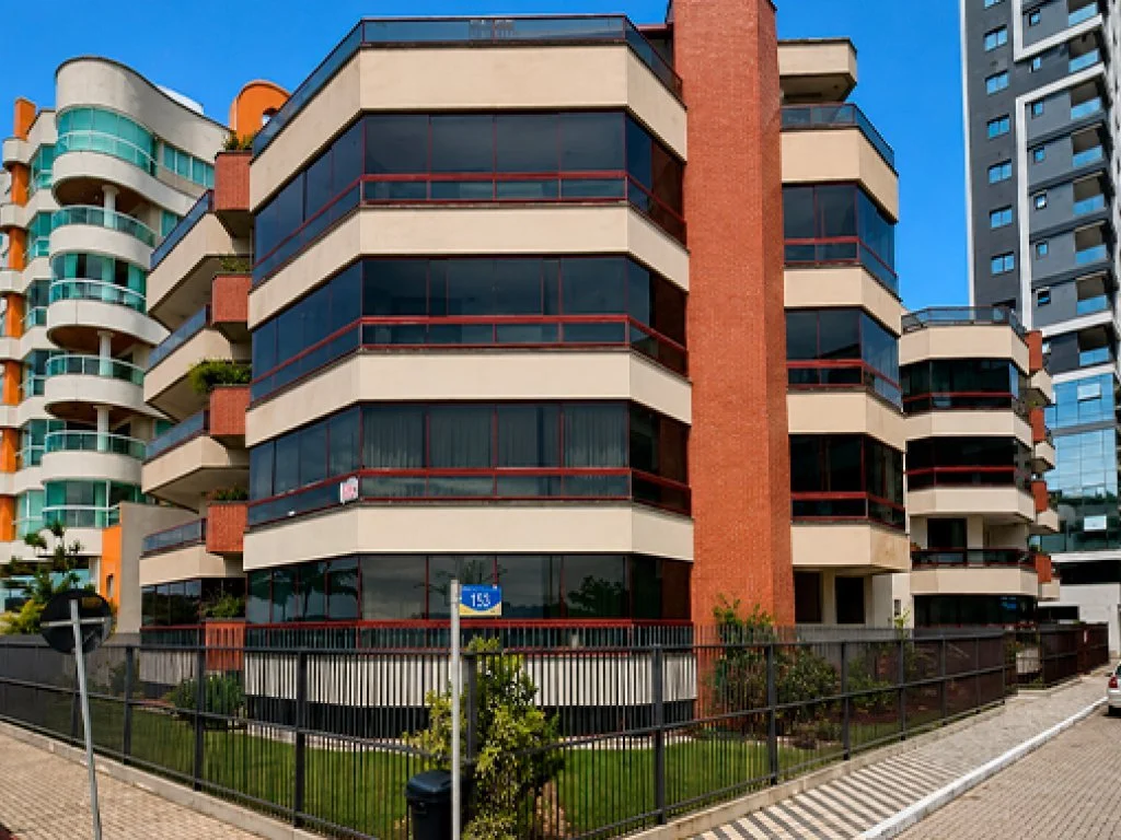 Apartamento 106 m² de área total (Condomínio frente à praia) - Centro - Itapema - SC