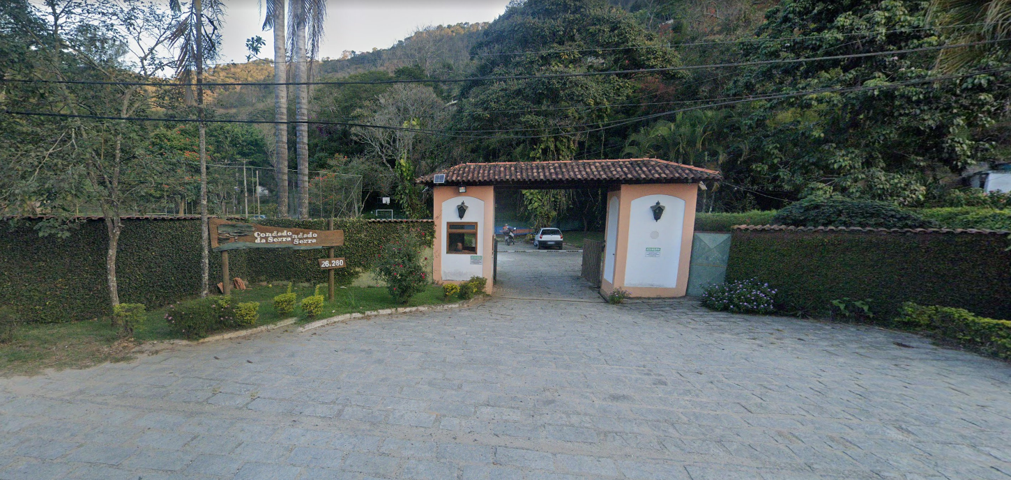 Casa C/ Amplo Terreno de 3.040,00 M² — Pedro do Rio, Petrópolis/RJ — Condomínio Condado da Serra: Lago, Parque, Quadras de Esportes, Piscinas, Áreas de Churrasqueira e Segurança 24 Horas