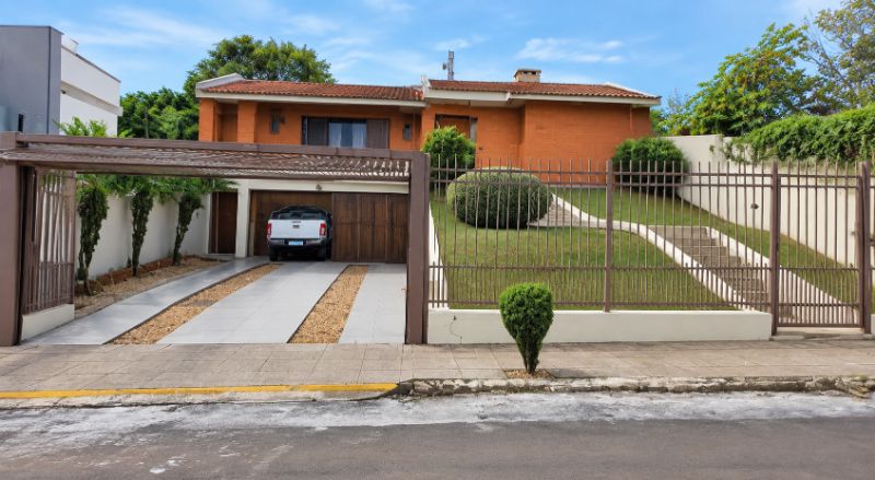 Terreno com 644,00m² com casa de 304,53m²