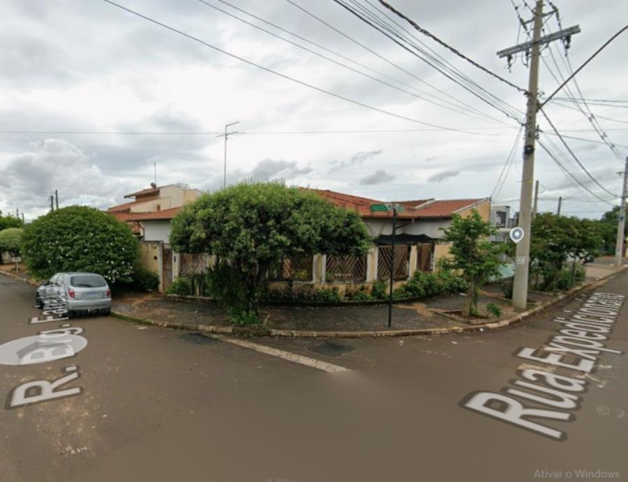 Prédio residencial com área construída de 253,55m² e seu terreno com área de 339,48m², localizado na Rua Brigadeiro Faria e Lima, nº 220, Jardim dos Calegaris, Paulínia/SP Leilão Judicial - Casa Jardim dos Calegaris - Paulínia/SP