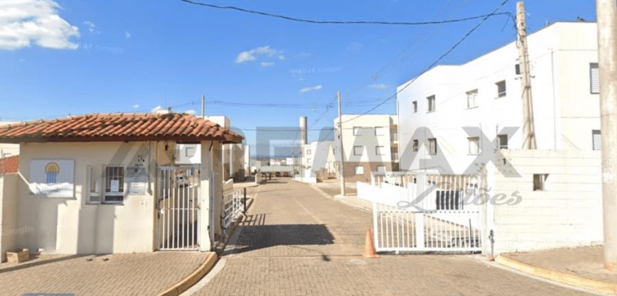 DIREITOS que a executada possui sobre o APARTAMENTO 11, 1º andar, Bloco 18, do empreendimento "CONDOMÍNIO RESIDENCIAL CACHOEIRINHA I", localizado na Avenida Deputado Federal Braz de Assis Nogueira, sob nº 1.021, cidade de Botucatu/SP COND.