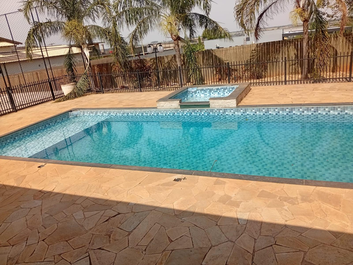 Casa de Alto Padrão em Condomínio Fechado com Piscina, Quadra de Areia e 1.002,62 m² de Terreno Mendonça/SP — foto 3