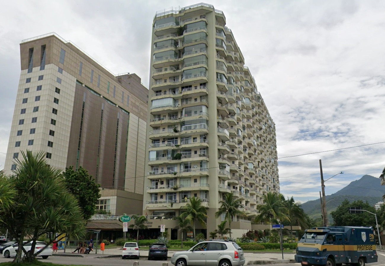 Apartamento Vazio Com 50m² E Vaga No Barra Palace