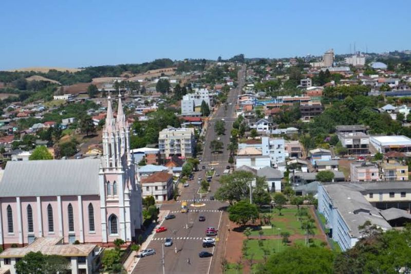 5 Imóveis (terrenos, casa e apartamento)