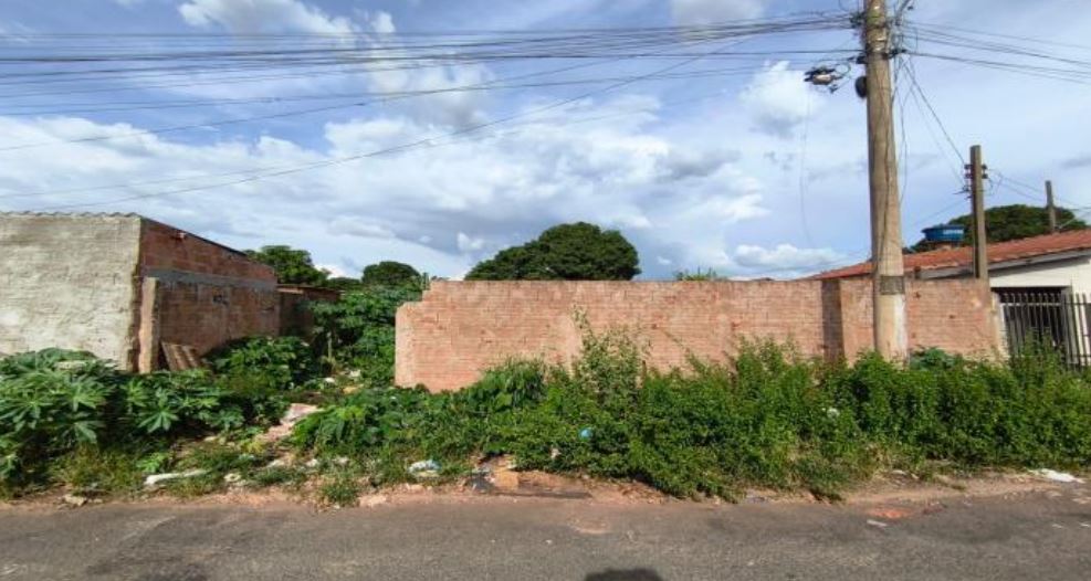 Campo Grande - MS. Bairro Tiradentes. Terreno. Áreas Totais. Terr. 365,88m²