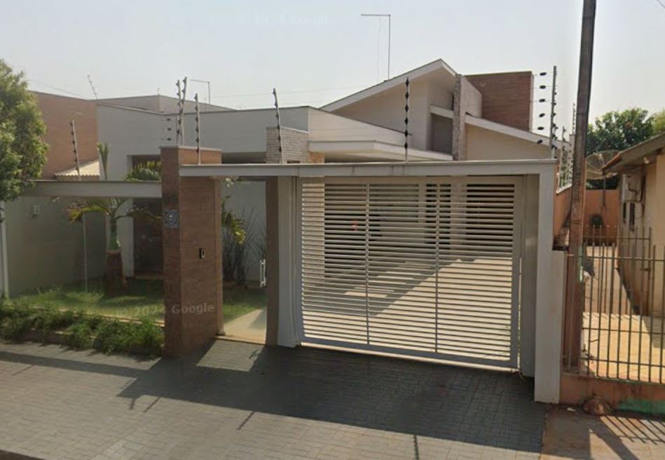 Jaguapitã - PR. Bairro Centro. Casa. Áreas Totais. Terr. 854,20m² e constr. 310,55m² — foto 3