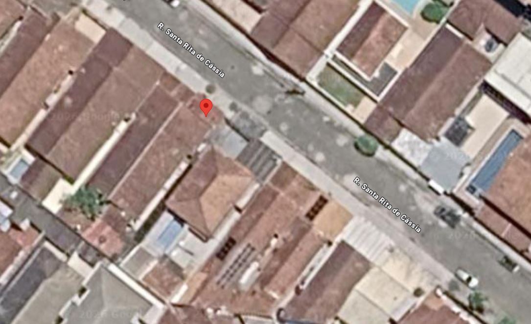 Praia Grande - SP. Bairro Caiçara. Casa. Áreas Totais. Terr. 180,00m² e constr. 124,00m² — foto 3