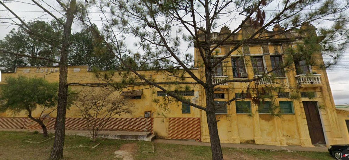 Prédio De Alvenaria, Na Av. Espanha, Bagé/RS