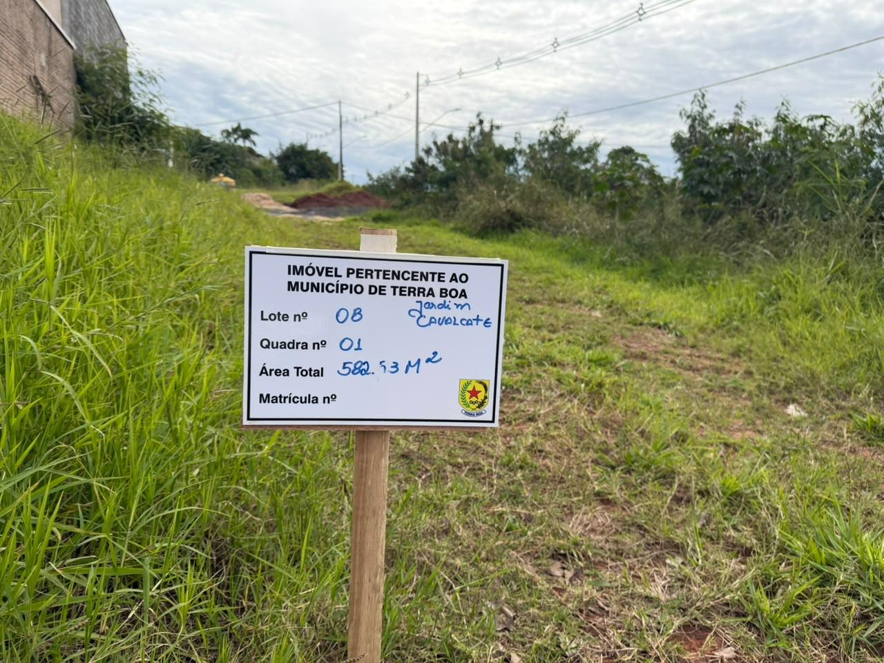 Imóvel urbano constituído pela Data de Terras nº 08, da Quadra nº 01, do Loteamento Jardim Cavalcante, situado no Município de Terra Boa, Estado do Paraná, com área total de 582,53 m².