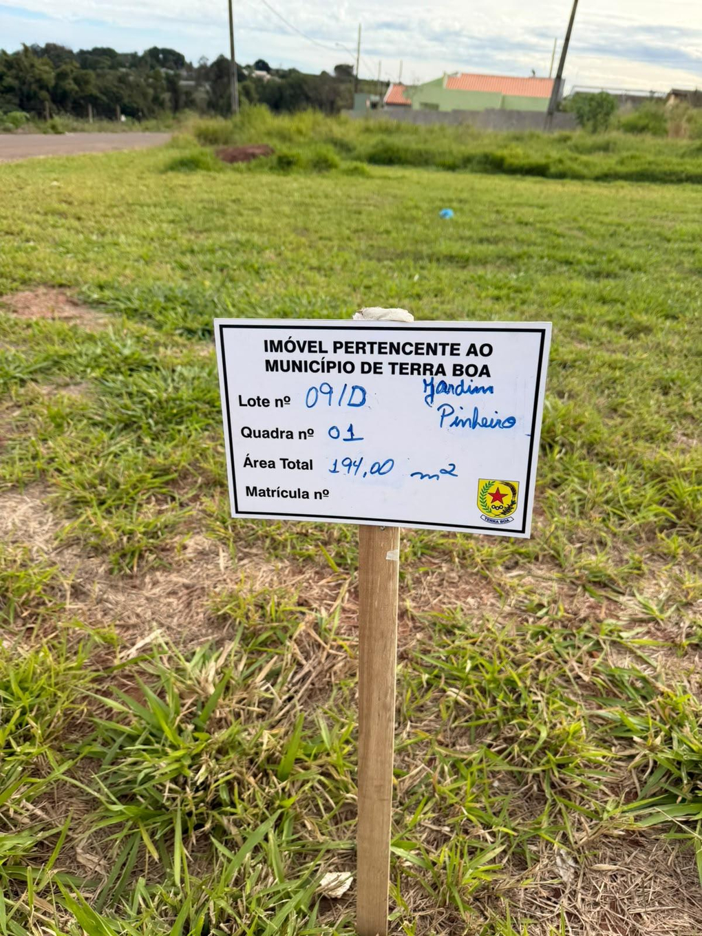Imóvel urbano constituído pela Data de Terras nº 09/D, da Quadra nº 01, do Loteamento Residencial Pinheiro, situado no Município de Terra Boa, Estado do Paraná, com área total de 194,60 m².
