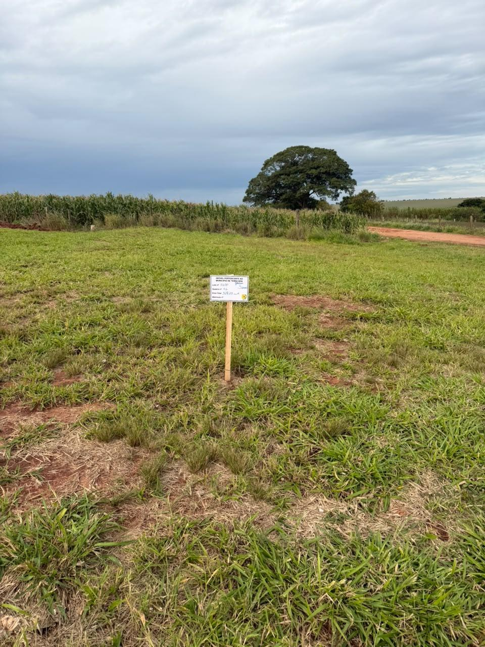 Imóvel urbano constituído pela Data de Terras nº 01/D, da Quadra nº 01, do Loteamento Jardim Sena, situado no Município de Terra Boa, Estado do Paraná, com área total de 328,25 m². — foto 3