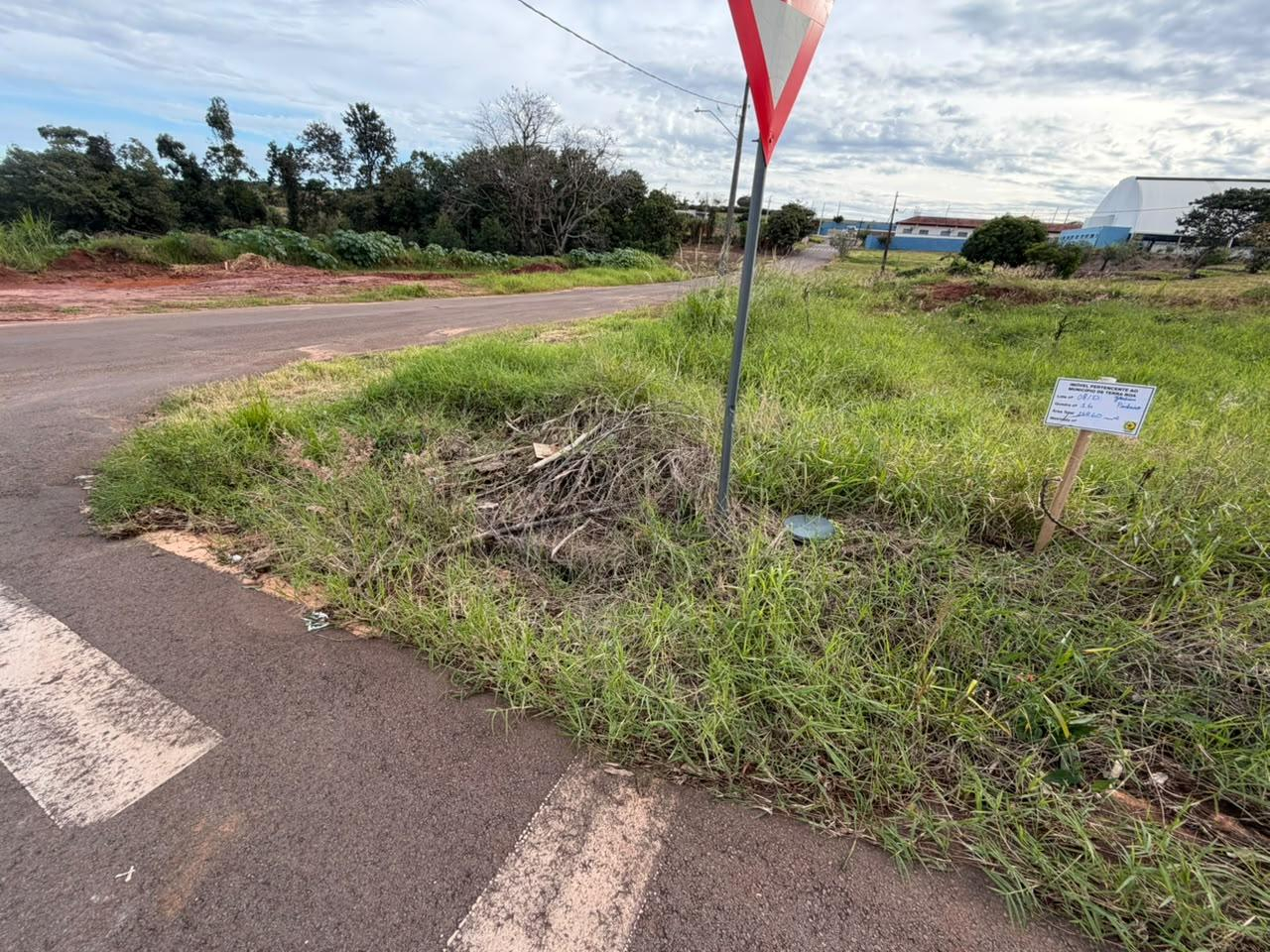 Imóvel urbano constituído pela Data de Terras nº 08/D, da Quadra nº 16, do Loteamento Residencial Pinheiro, situado no Município de Terra Boa, Estado do Paraná, com área total de 159,60 m². — foto 4