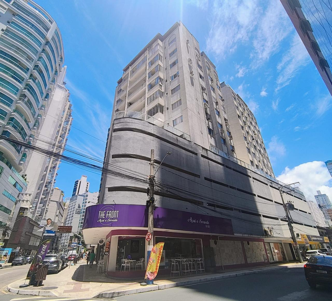 APARTAMENTO NO CENTRO DE BALNEÁRIO CAMBORIÚ/SC 1 SUÍTE | TERRAÇO | VAGA - Ao lado do Atlântico Shopping Center
