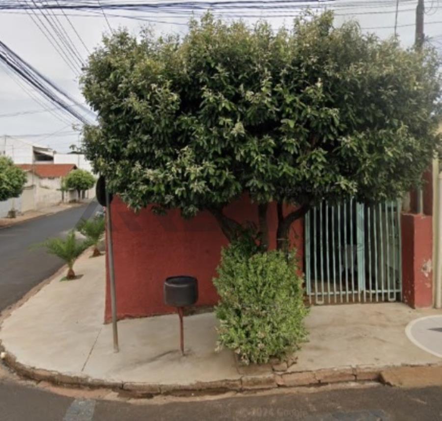 : DIREITOS sobre um terreno medindo 5,71 metros de frente e fundo, por 17 metros de cada lado, da frente ao fundo, encerrando a área de 97,07 m², Imóvel situado na Rua Padre Canísio, nº 848, Jardim Bela Vista – CEP: 15612-014 – Fernandópol