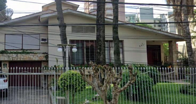 Casa em Terreno 658m² | Canoas-RS | Centro | Oportunidade - Próx. ao Canoas Shopping e Estação Canoas - Entrada + Parcelas em 48x!