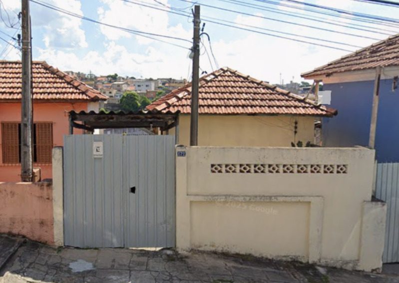 LOTE 001 Casa no Centro de Carapicuíba/SP