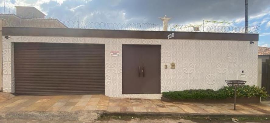 Sete Lagoas - MG. Bairro São Cristóvão. Casa. Áreas Totais. Terr. 432,00m² e constr. 244,51m² — foto 3