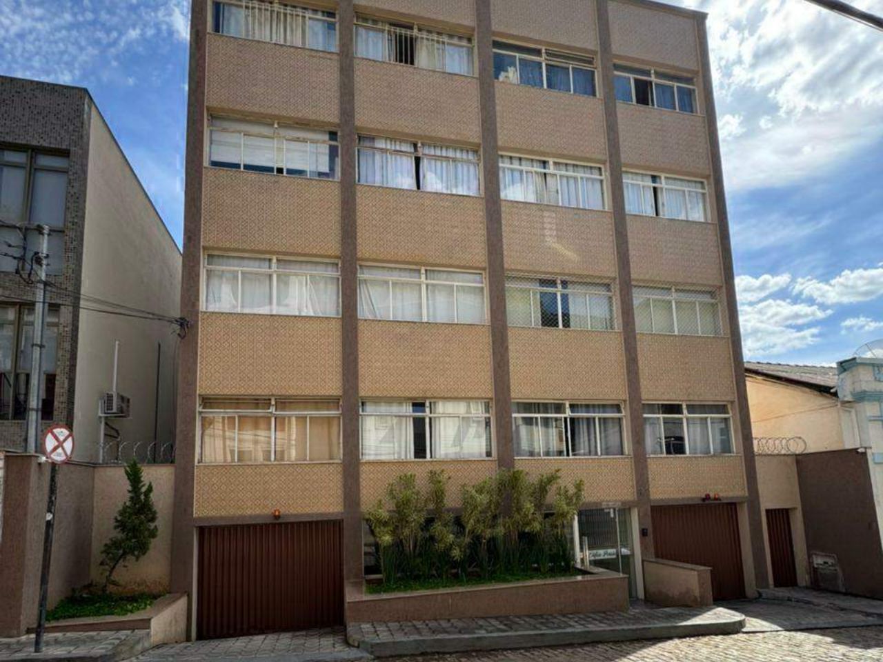 Ponte Nova - MG. Bairro Centro. Ed. Portela. Apto Área priv. 118,04m² — foto 2