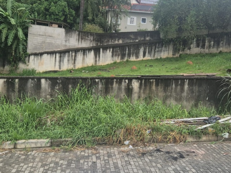 LOTE 002 Terreno LOTE B, lotes 21, 22 e 23, quadra nº 100, área de 300m², bairro Itapeti, Mogi das C
