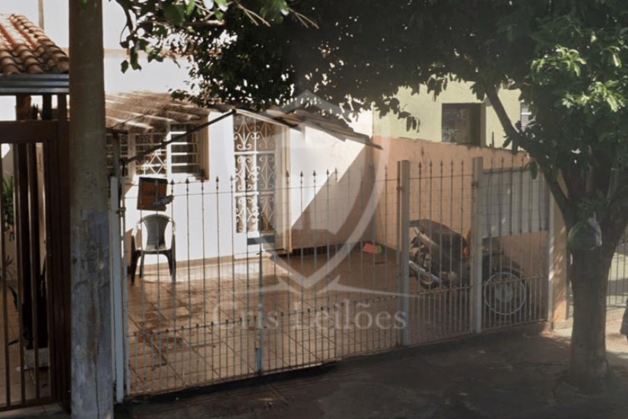 CASA c/ 128m² em Terreno c/ 88m² - S. José do Rio Preto - SP