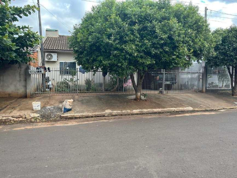 Casa localizada na Rua Ribeiro do Oliveira, 113 ¿ Centro ¿ Douradina/PR