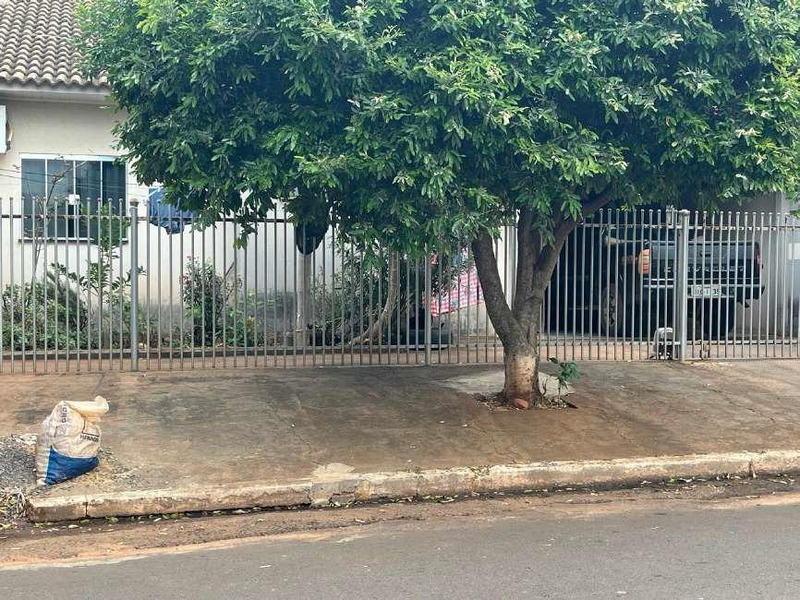 Casa localizada na Rua Ribeiro do Oliveira, 113 ¿ Centro ¿ Douradina/PR — foto 2