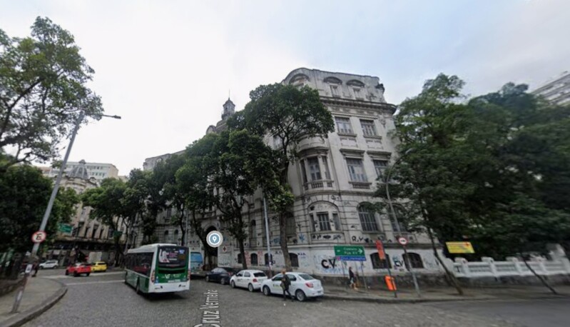 Lote 002 Prédio na Praça da Cruz Vermelha