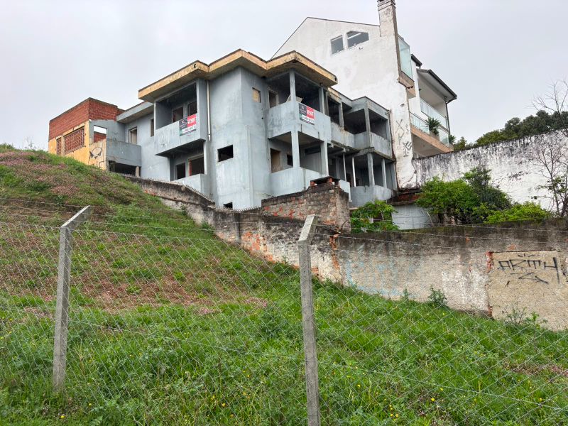 Prédio Inacabado em Curitiba