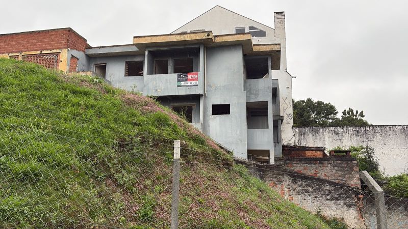 Prédio Inacabado em Curitiba — foto 3