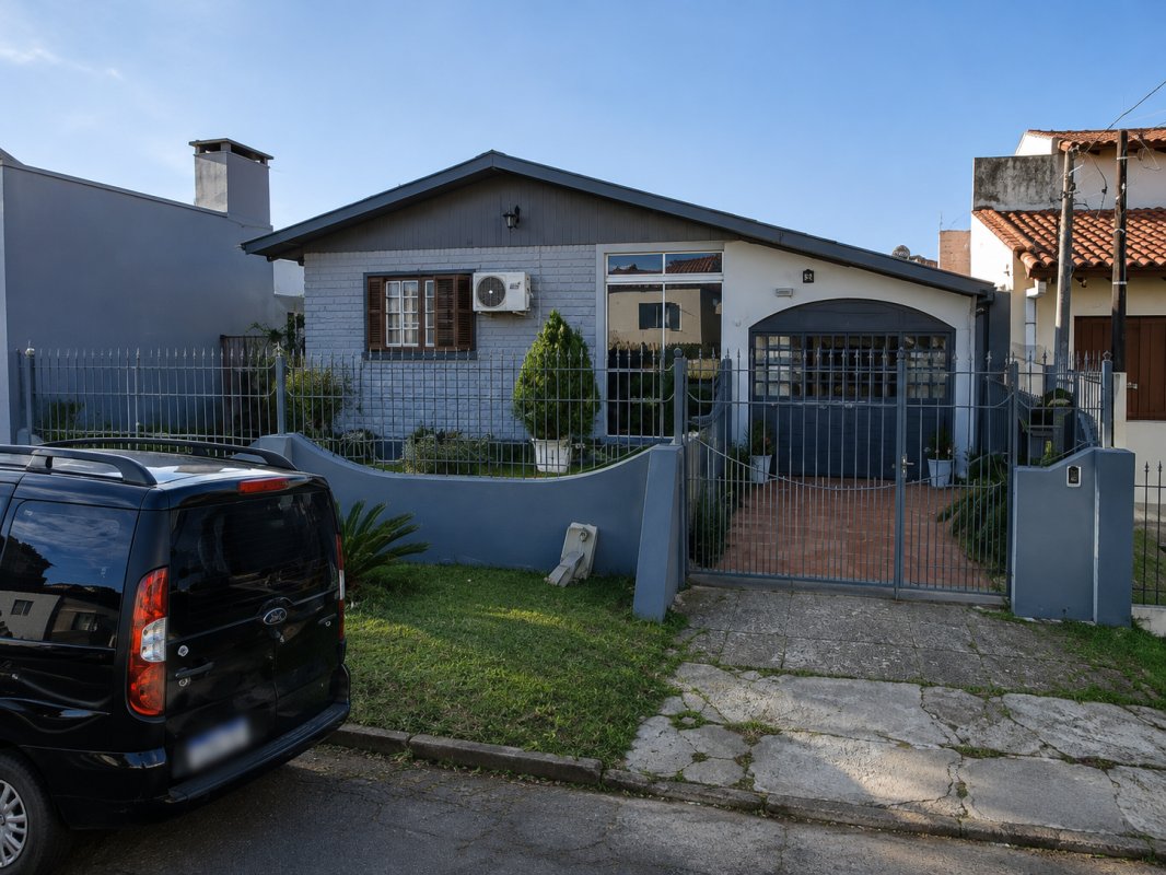 Uma Casa Medindo 88,22m² E Seu Respectivo Terreno Com Área De 270m², Medindo 11m De Frente Para A Rua Dos Andradas, Nº 1966. Inscrito Sob A Matrícula Nº 861 Do Cri De Rosário Do Sul/RS