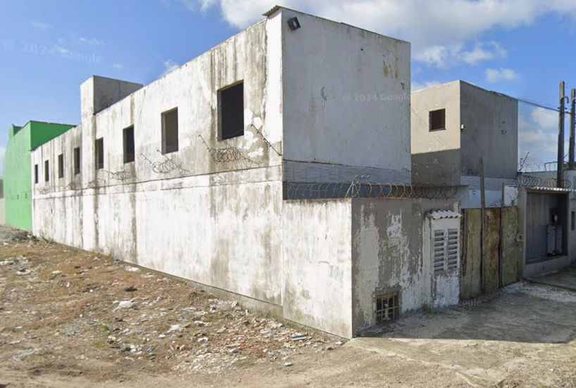 Um Prédio De Alvenaria, Dividido Em 16 Unidades Habitacionais, E Seus Respectivo Terreno, Lozalizado Na Rua Guilherme Echenique, Nº 300, Cidade De Pelotas/RS. Inscrito Sob A Matrícula Nº 56.085 Do Cri