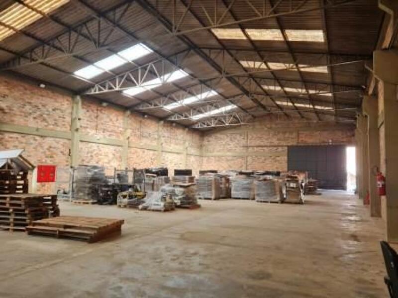 Lote 001 Barracão Industrial e de Serviços