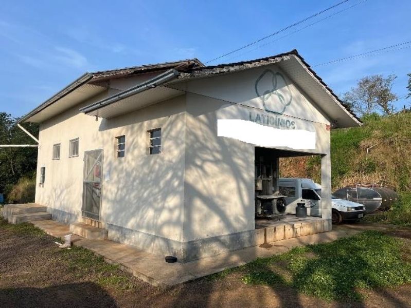 Terreno com 2,1 hec. com benfeitorias