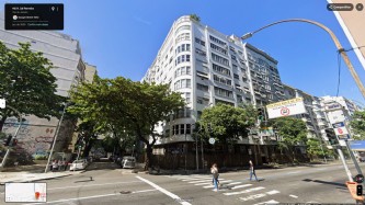 DIREITOS AQUISITIVOS AO APARTAMENTO 702, do Condomínio do Edifício Jambock, situado na Rua Raul Pompéia, nº 240, Copacabana, Rio de Janeiro/RJ, devidamente registrado, dimensionado e caracterizado no