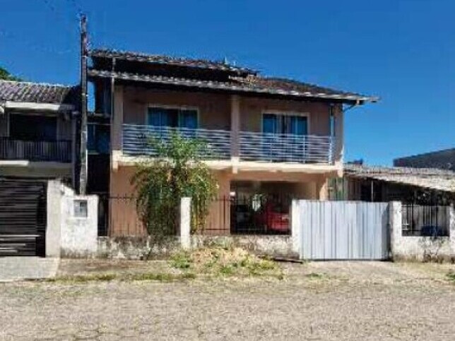 LOTE 001 Terreno com edificações no loteamento Jardim Figueira (Gaspar/SC)