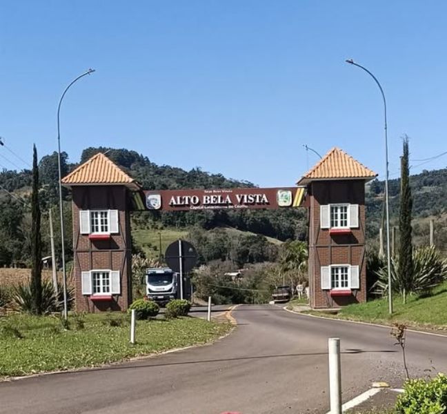 Terreno com 2.871,17m² mais edificações