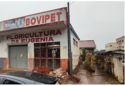 Terreno com área de 450,00m², contendo benfeitorias comercial/residencial, Localizado na Avenida Irmãos Pereira nº. 280- Centro, Campo Mourão/PR.