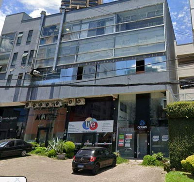A loja nº 04 comercial em alvenaria com sobreloja, do Condomínio Comercial Traçofirme, área privativa de 125,87m². Rua Joaquim Nabuco, 1745, Centro, Novo Hamburgo/RS sob nº 1745 da rua Joaquim Nabuco, l