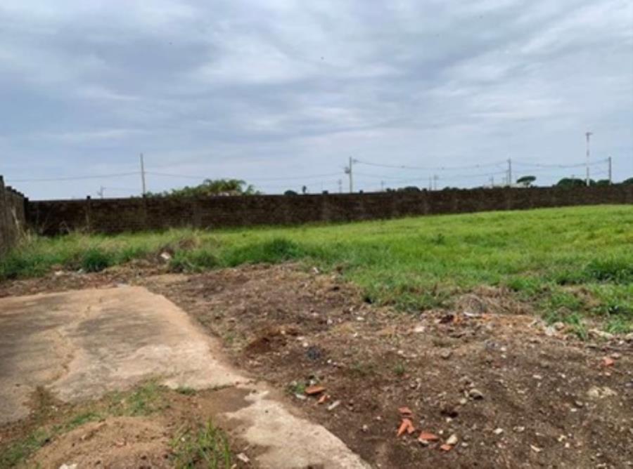 Imóvel - Lote 28 da quadra 01, localizada na Rua Cumari, bairro Jóquei Clube, medindo 391,43 m², registrado sob número 83.097 no Cartório de Registro de Imóveis da Comarca de Araguari. Prefeitura Municipal de Araguari — foto 2