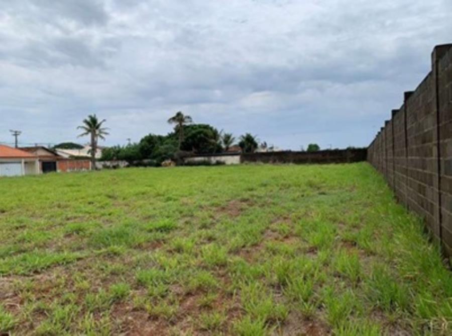 Imóvel - Lote 28 da quadra 01, localizada na Rua Cumari, bairro Jóquei Clube, medindo 391,43 m², registrado sob número 83.097 no Cartório de Registro de Imóveis da Comarca de Araguari. Prefeitura Municipal de Araguari — foto 3
