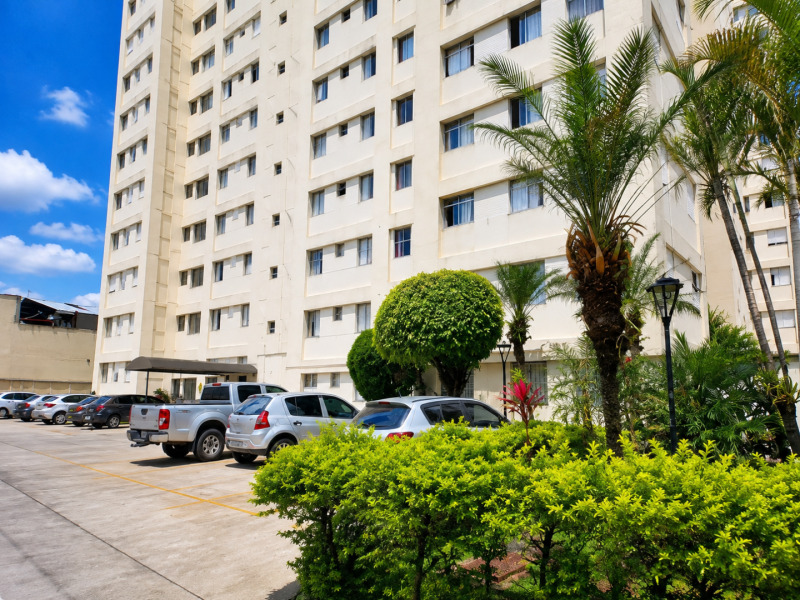 LOTE 001 Os direitos que o executado possui sobre o apartamento nº 82, BLOCO 1, integrante do CONJUN