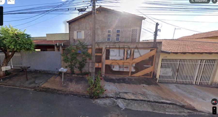 Prédio residencial sob nº 421, situado na Rua Antônio Carlos de Almeida, Conjunto Habitacional Orestes Borges de Oliveira, Santa Fé do Sul/SP, com 192,20m² de área construída, e seu respectivo terreno de forma irregular, com área total de 2